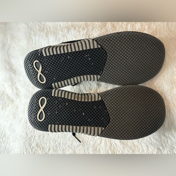 Black Slip-on Nursing Shoes Infinity by Cherokee Size 8 - Picture 8 of 9